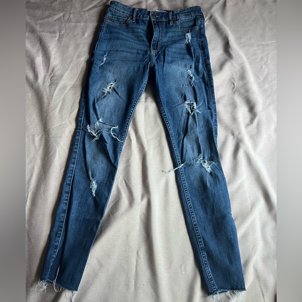 EUC Hollister women’s jeans, size 5, high rise super skinny distressed - Picture 2 of 4